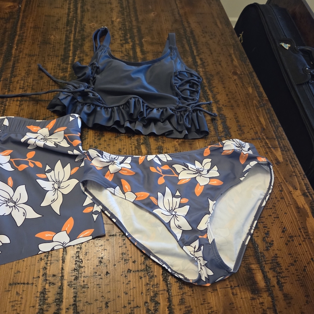 Swimwear Set in Blue and Orange Floral